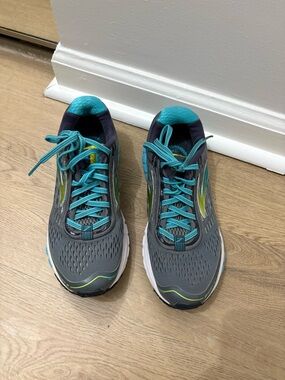 Brooks Women's Running Sneakers